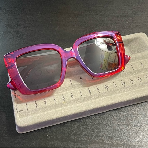 Steve Madden Ruby Red Sunglasses - Picture 8 of 8